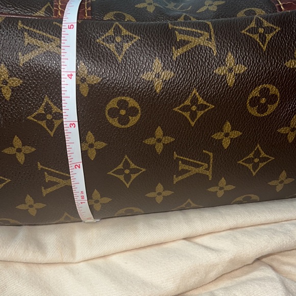 Louis Vuitton Sirius travel includes dust bag + 2 more accessories - tag name. - Picture 7 of 15